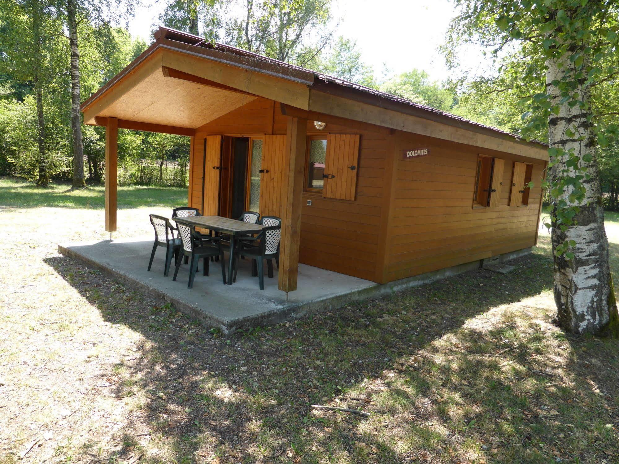 Camping L'Ecureuil - Mont-Blanc Village Domancy Exterior photo