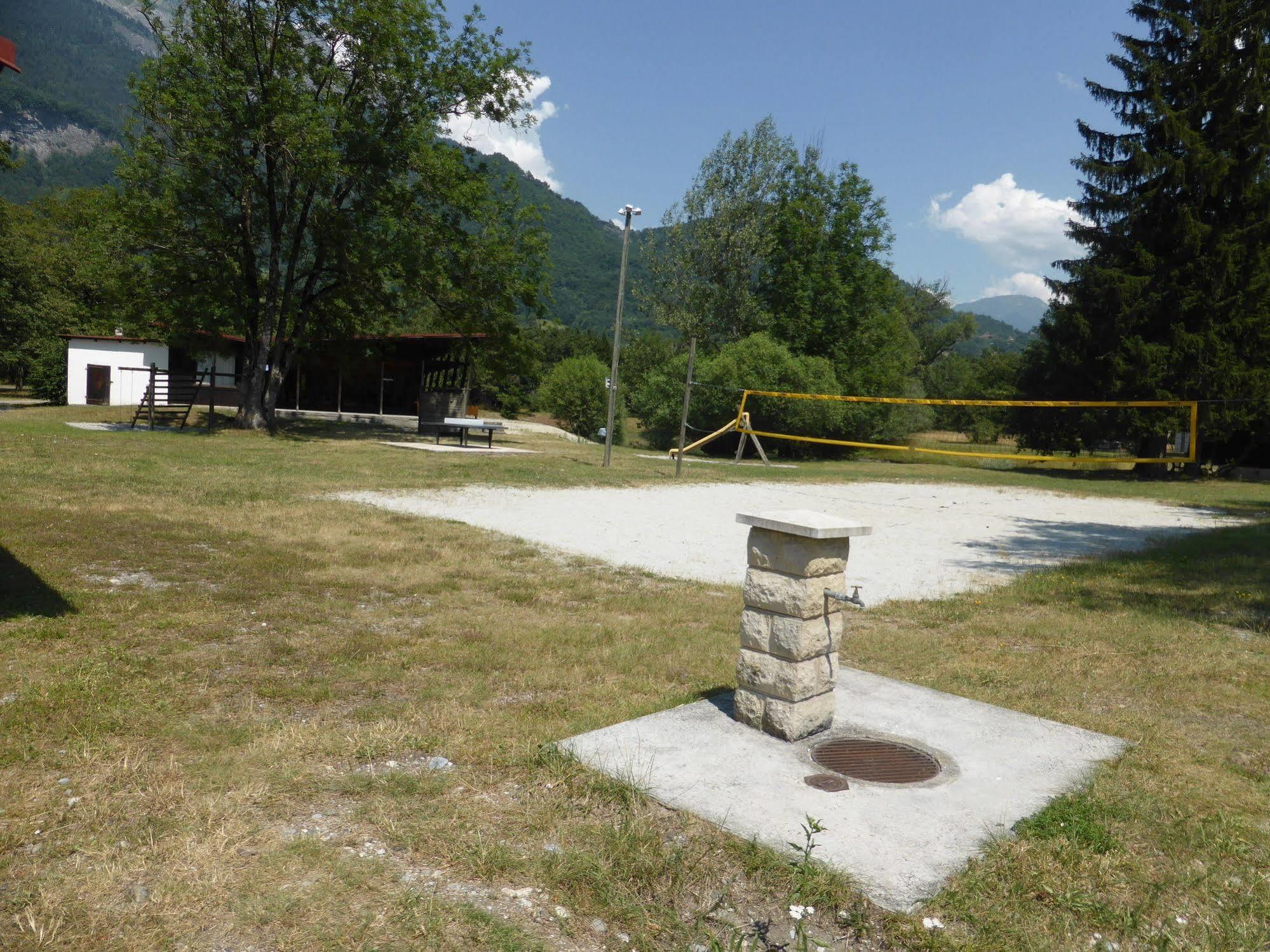 Camping L'Ecureuil - Mont-Blanc Village Domancy Exterior photo