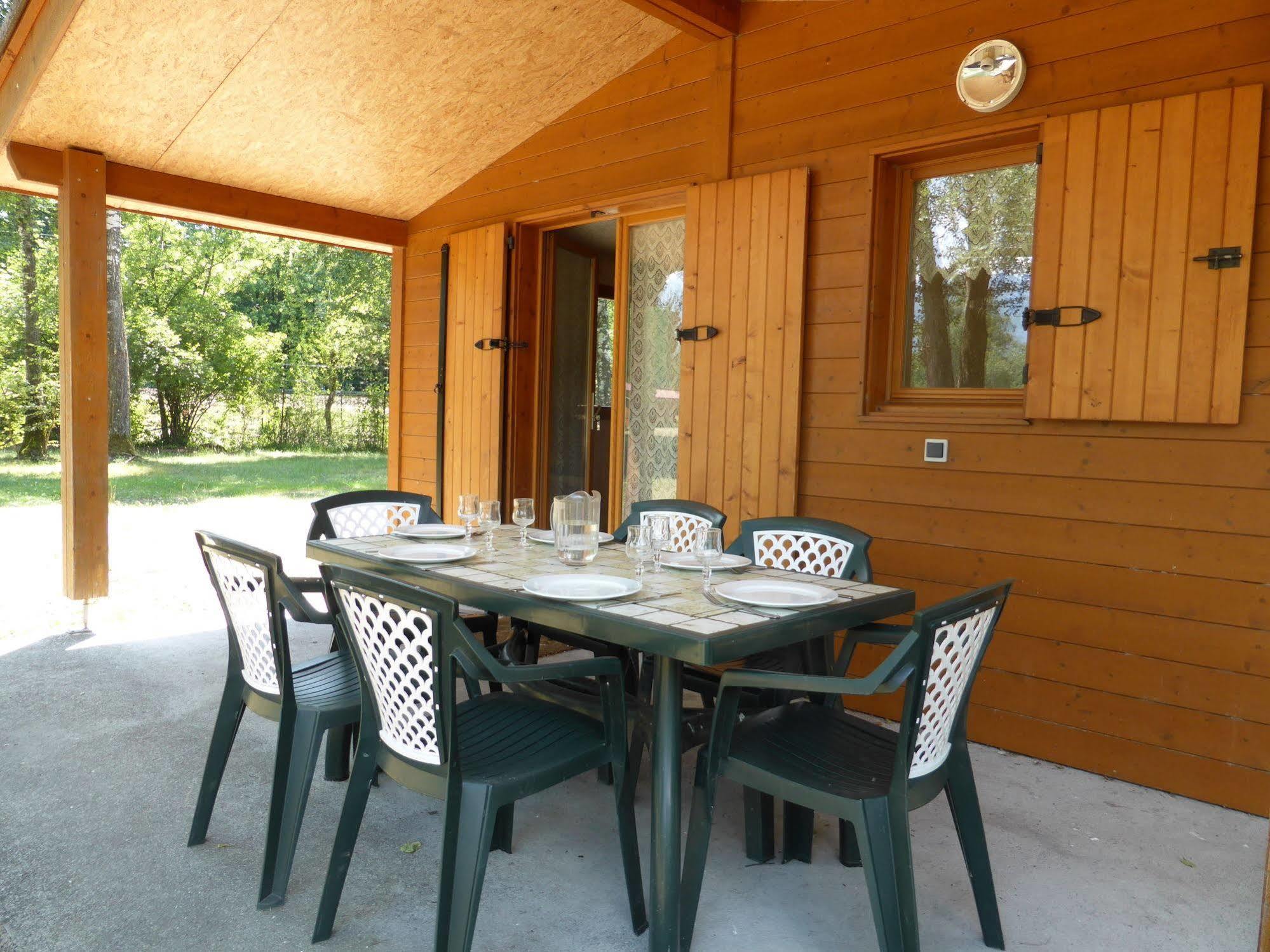 Camping L'Ecureuil - Mont-Blanc Village Domancy Exterior photo